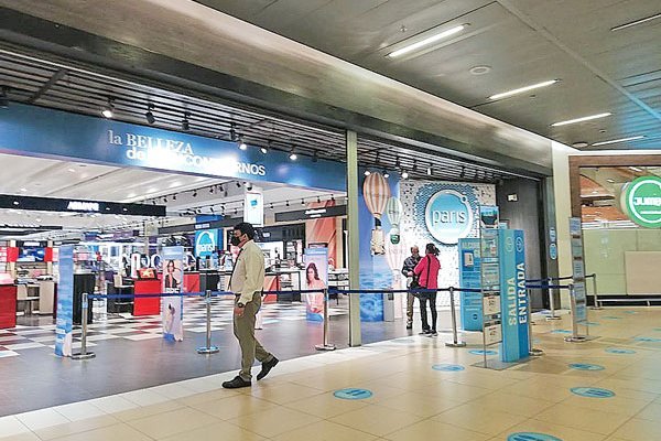 Cencosud reduce el espacio de Paris para construir tienda oscura de Jumbo en el Costanera Center