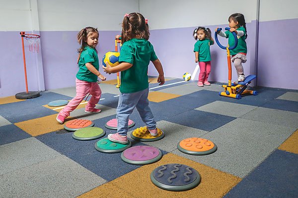 Zaldívar y Briones insisten en avanzar en reapertura de colegios y jardines infantiles para asegurar reincorporación de mujeres al mundo laboral