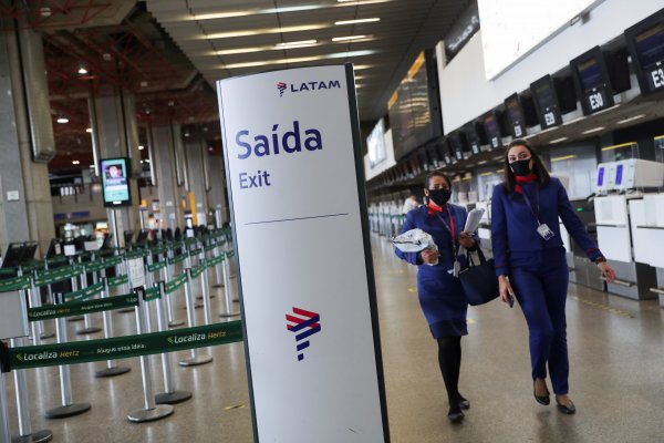<p>Familias Cueto y Amaro venderán acciones de Latam Airlines para participar en el financiamiento de la compañía</p>