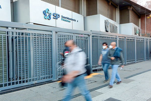 Retiro del 10%: Superintendencia aplica millonarias multas a AFP Habitat y Modelo