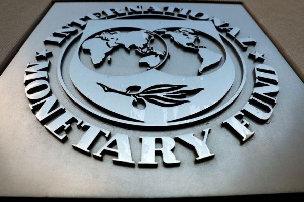 FMI urge a Argentina a presentar "una agenda económica integral y creíble"