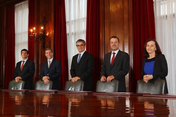 <p>La decisión fue adoptada por la unanimidad de los consejeros del banco.</p>