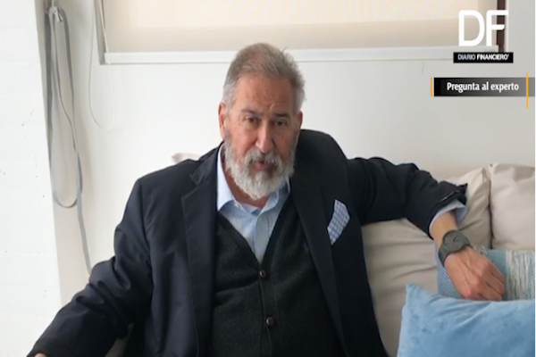<p>Pregunta al experto: ¿Qué implica que Fitch Ratings haya recortado la calificación de Chile?</p>