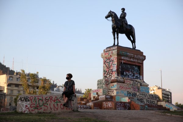 Editora del Wall Street Journal sobre Chile: “Es probable que una nueva Constitución haga al país más pobre, más corrupto y menos libre"