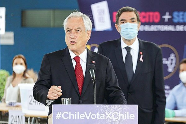 Piñera anuncia querellas por actos de violencia y afirma que “la mayoría de los chilenos quiere un plebiscito en paz”