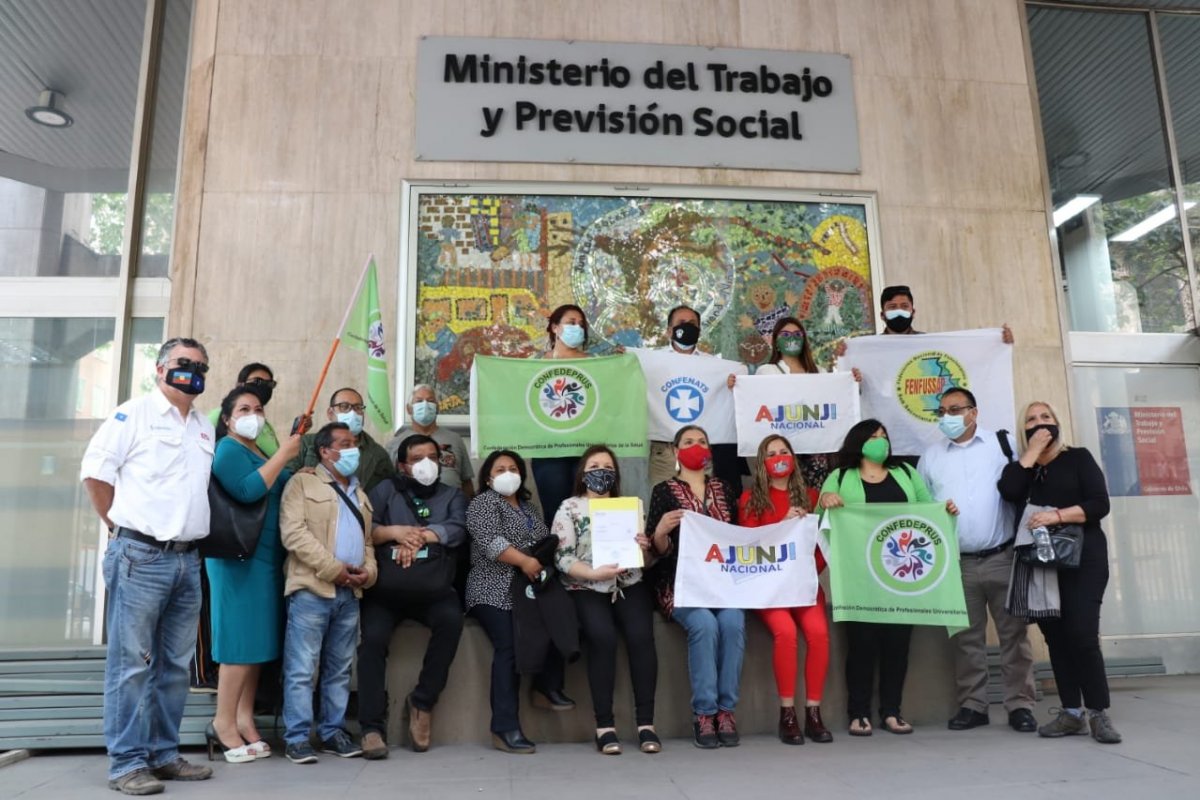 <p>Negociación por reajuste al sector público: funcionarios presentan pliego con demandas y piden reajuste escalonado</p>