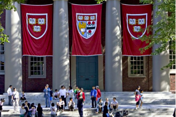Harvard se opone a plan de EEUU sobre estudiantes extranjeros