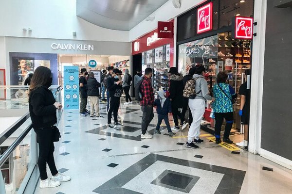 Ventas del comercio en la RM dejan en septiembre las fuertes caídas de la mano del 10% y apertura de la economía