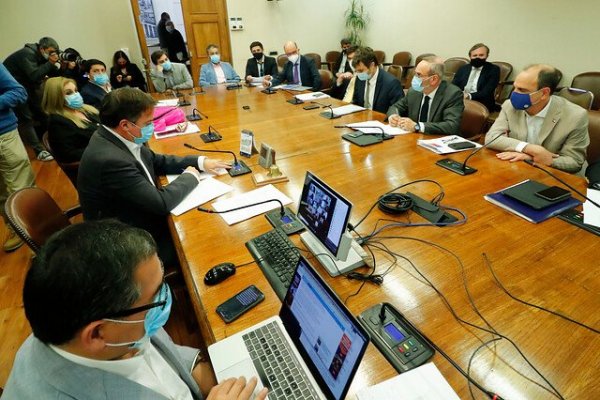 Segundo retiro del 10% avanza: comisión aprueba idea de legislar de tres proyectos en medio de tensa sesión