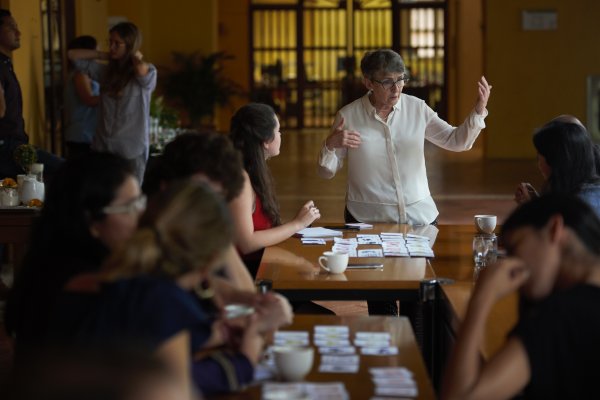 Liza Gross sobre la apatía en el consumo de noticias: “La fórmula negativa está llegando a su agotamiento y tenemos que revisarla”