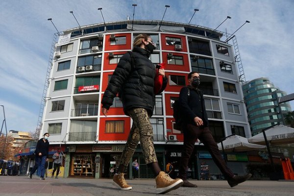 <p>Mercado laboral comienza a dejar atrás lo peor: desempleo cae en septiembre y se crean más de 170 mil puestos de trabajo</p>