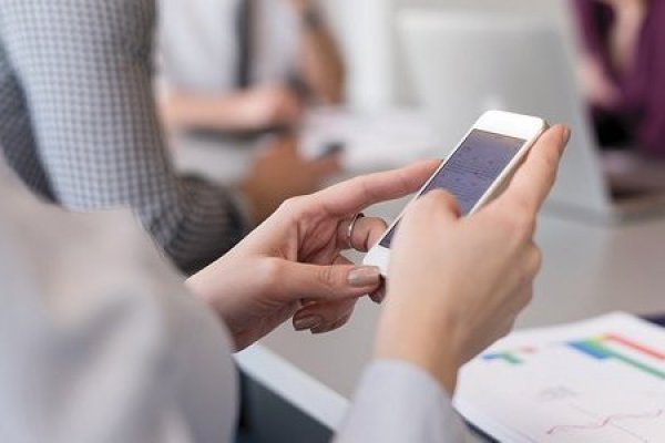Dirección del Trabajo da el pase para que empleadores monitoreen la salud de sus trabajadores vía aplicaciones móviles