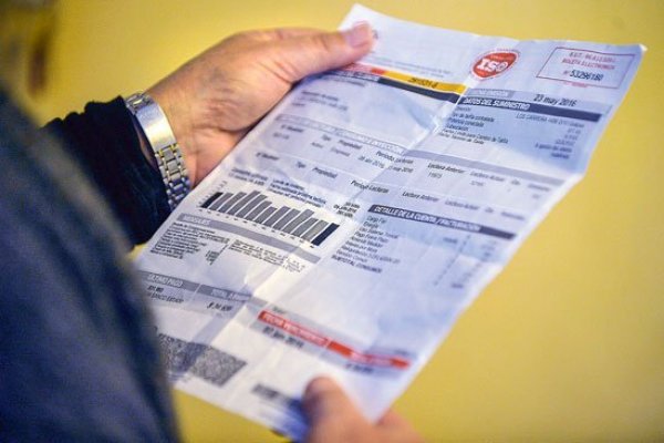 Gobierno apoya prorrogar ley de servicios básicos y deja ver diferencias con eléctricas