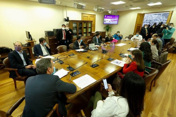 Walker adelanta que proyecto de retiro de fondos se votaría mañana hasta su total despacho de la comisión