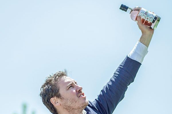 Emprendedores hacen osada apuesta por "democratizar el gin"