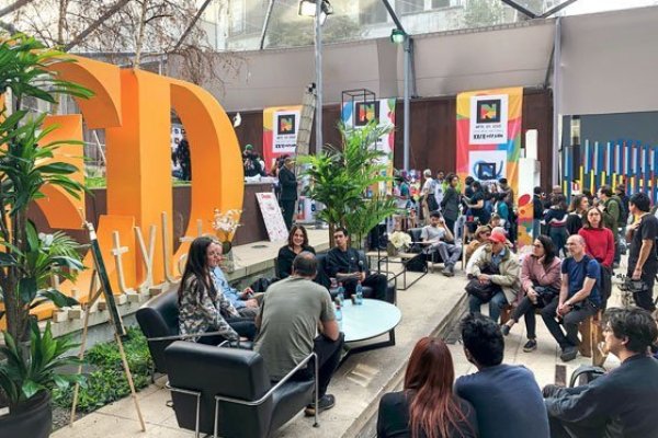 Los detalles de la edición virtual de Art Santiago, con foco en el arte urbano