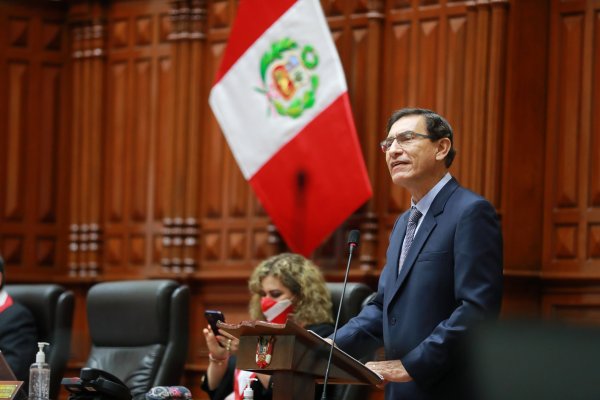 Congreso de Perú destituye a presidente Vizcarra en medio de acusaciones de corrupción