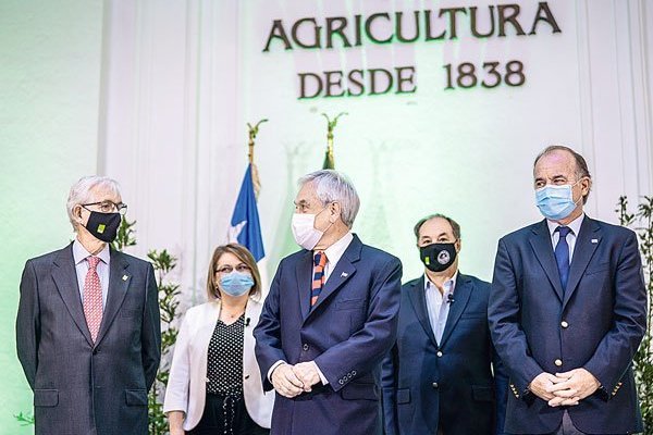 <p>La XVI versión de Enagro contó con presencia de representantes empresariales, del pueblo mapuche y parlamentario. Foto: Presidencia</p>