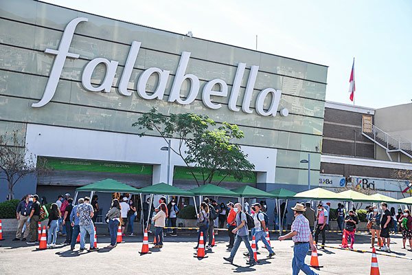 Falabella reporta alza en ventas, pero costos por distribución se disparan