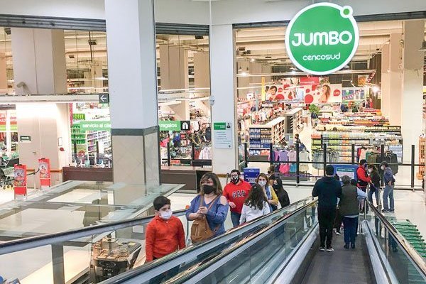 Cencosud no sale de las pérdidas, pero destaca aporte de alianza con Cornershop