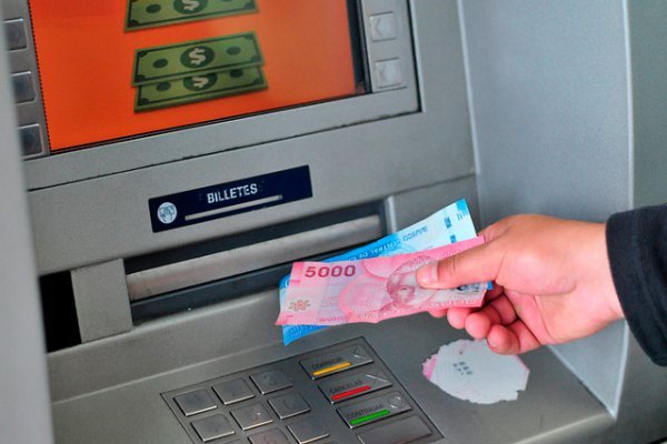 Bancos critican proyecto de ley busca obligar a disponer billetes $ 1.000 y $ 2.000