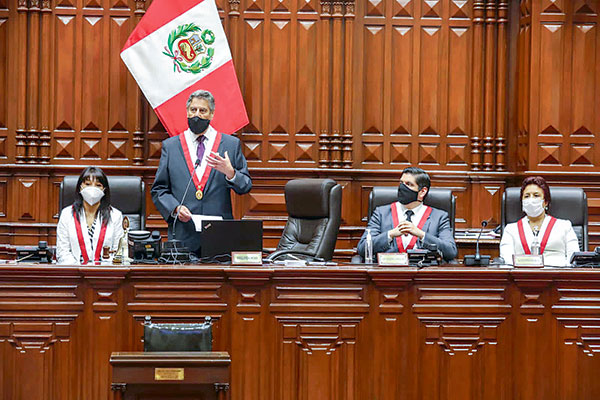 Perú en transición: repunte económico destaca en retos del nuevo presidente