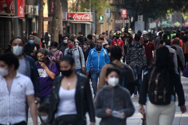 <p>Encuesta UC: Desde julio la economía chilena ha creado más de 700 mil puestos de trabajo</p>