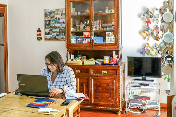 ¿Es posible combinar el teletrabajo sin horario con una jornada presencial de 45 horas? La definición de la DT