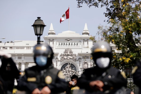 Perú promulga ley de segundo retiro parcial de pensiones privadas