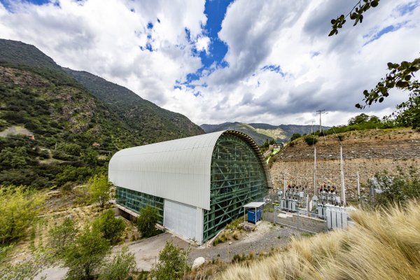 Compañías CIC y Energía Llaima suscriben acuerdo para suministro de energía eléctrica renovable