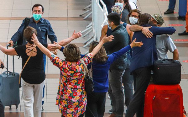Apertura de fronteras en el Aeropuerto de Santiago.