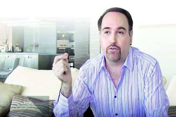 A remate las acciones de Alberto Chang en Open English
