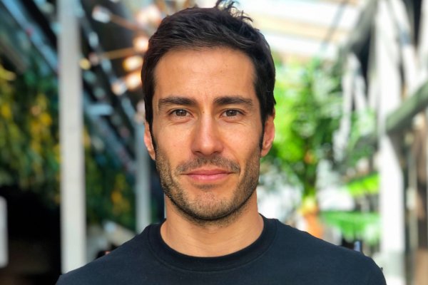 La transformación de Burn to Give a Betterfly según Eduardo della Maggiora