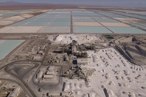 <p>Tianqi obtiene aplazamiento de un mes para pago de US$ 1.900 millones en deuda</p>