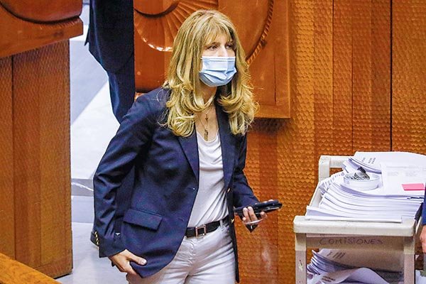 Rincón da explicaciones y Ejecutivo renovará urgencia a proyecto de asesores previsionales