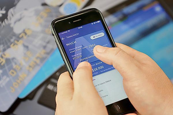 <p>La billetera digital de Bci, MACH, se expandirá hacia otros negocios. Foto: Archivo</p>