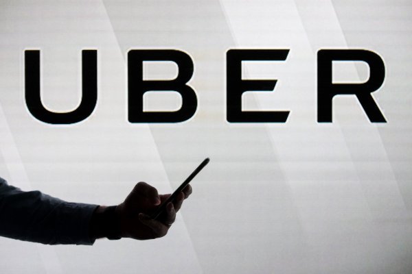 <p>Uber abandona el desarrollo de su propio vehículo autónomo y apuesta por el de Amazon</p>