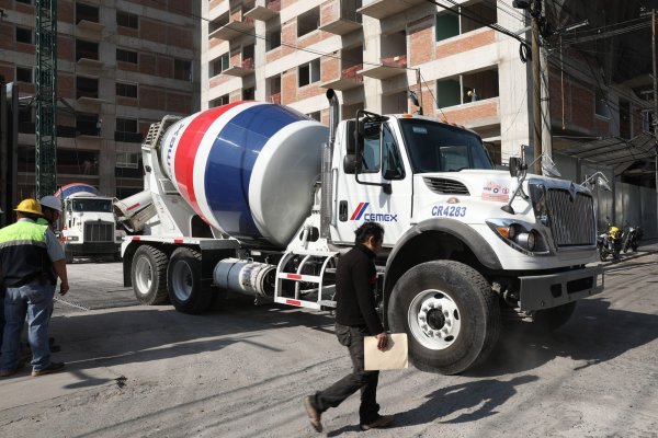 <p>Mexicana Cemex anuncia fusión de sus filiales New Sunward Holding y Cemex España</p>
