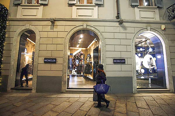 Moncler refuerza operación con compra de rival italiano de ropa masculina por más de US$ 905 millones