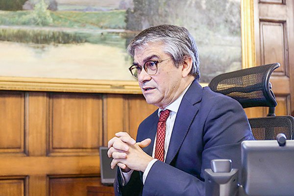 La advertencia de Marcel: "No se ha descubierto ninguna panacea para la recuperación y la economía no se ajustará automáticamente"