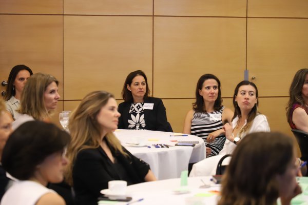 Las negativas cifras de Chile en participación femenina en los directorios IPSA lo ubican por debajo del promedio de la OCDE