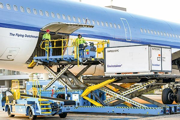 La misión "cero error" que apremia a la industria aérea en América Latina para transportar las vacunas para el Covid-19