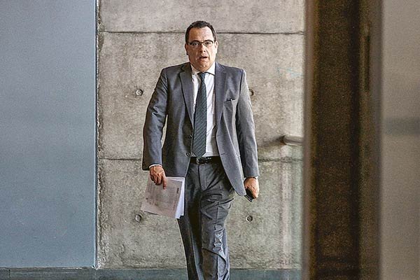 Samuel Donoso, el abogado del "mascarillazo" de Piñera