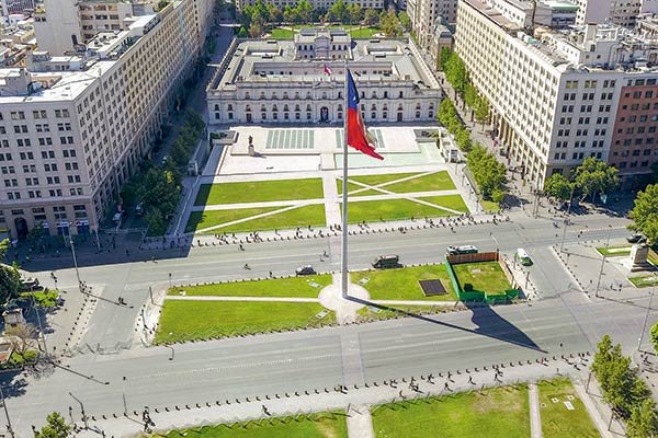 Los 10 proyectos con efectos económicos que La Moneda analiza impugnar ante el TC