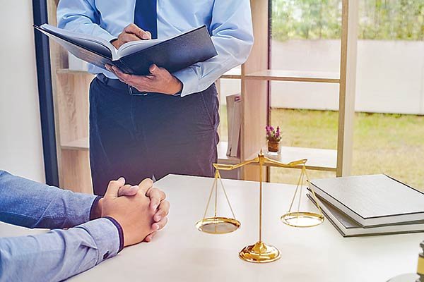 La alianza entre estudios legales y consultoras financieras para ir al rescate de empresas en riesgo