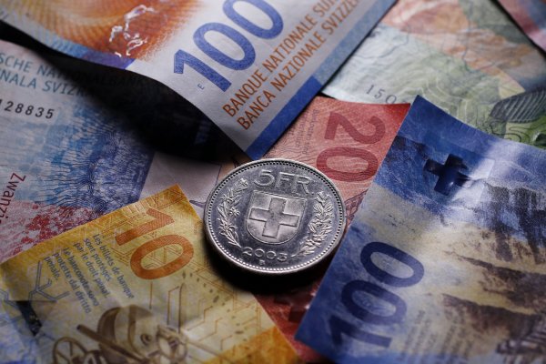 Departamento del Tesoro de Estados Unidos incluyó a Suiza en su lista de países "manipuladores de divisas"