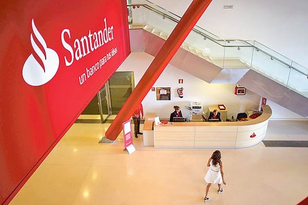 Santander España acuerda con los sindicatos el recorte de más del 10% de la plantilla