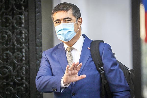 Ministro Desbordes presenta su renuncia a Defensa para iniciar su candidatura presidencial