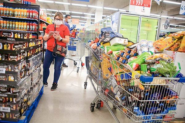 Alta demanda presiona a los repartidores y Cornershop aplica cargo extra en sus pedidos