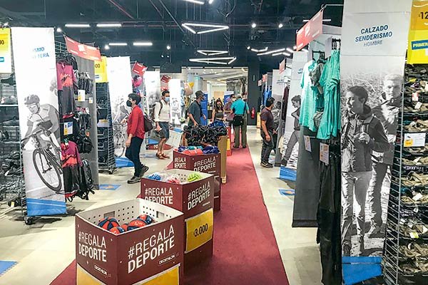 Decathlon sube su apuesta por Chile con tres nuevas tiendas y distintos formatos